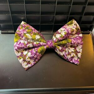 Violet bow